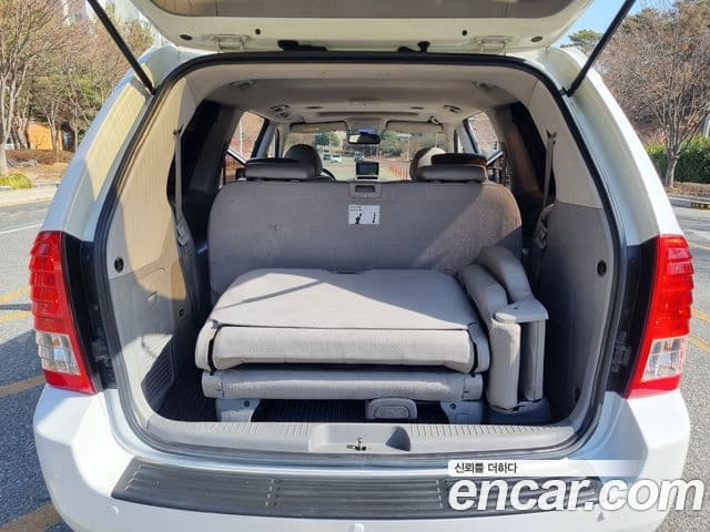 Kia Carnival R Premium, 2012 8