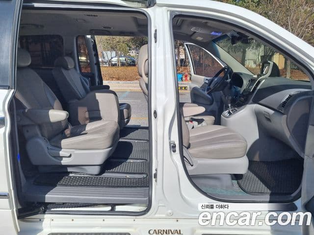 Kia Carnival R Premium, 2012 9