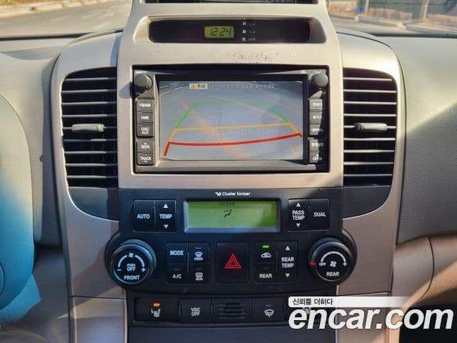 Kia Carnival R Premium, 2012 11