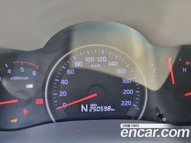 Kia Carnival R Premium, 2012 15