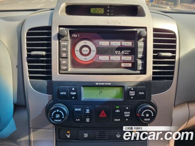 Kia Carnival R Premium, 2012 16