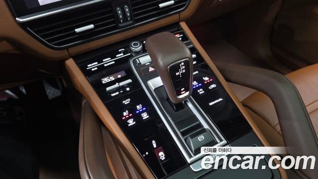 Porsche Cayenne (PO536) 3.0 E-гибрид купе Platinum Edition, 2023 9