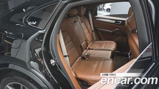 Porsche Cayenne (PO536) 3.0 E-гибрид купе Platinum Edition, 2023 11