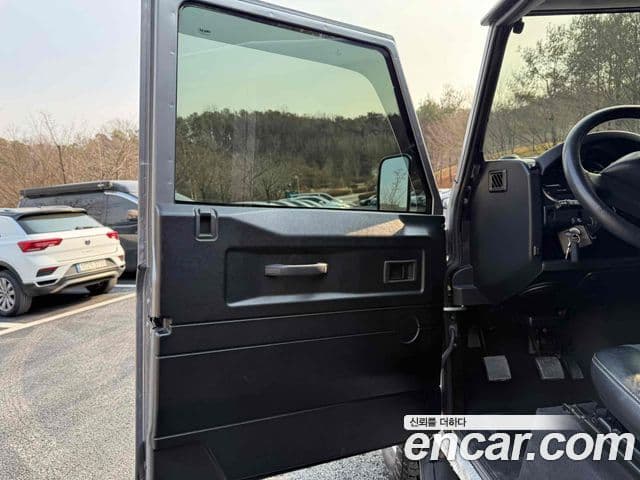 Land Rover Defender, 2012 9
