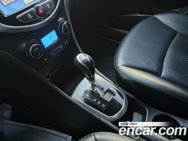 Hyundai Accent(новый кузов / новое поколение) Wit 1.6 GDI top, 2011 13