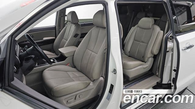 Kia All New Carnival Noblesse, 2016 10