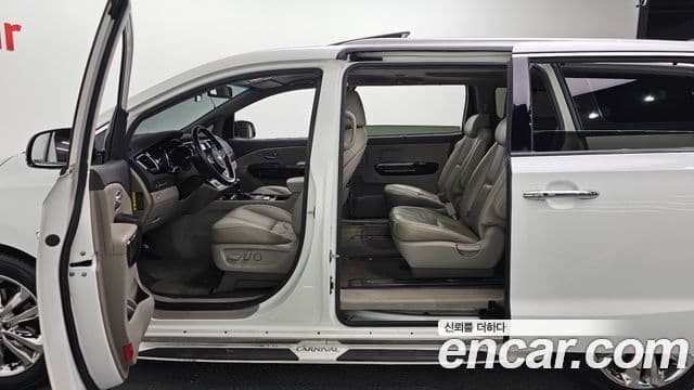 Kia All New Carnival Noblesse, 2016 11