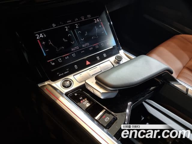 Audi Q8 e-Tron (GE) 55 Quattro Sportback, 2024 9