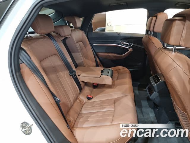 Audi Q8 e-Tron (GE) 55 Quattro Sportback, 2024 11