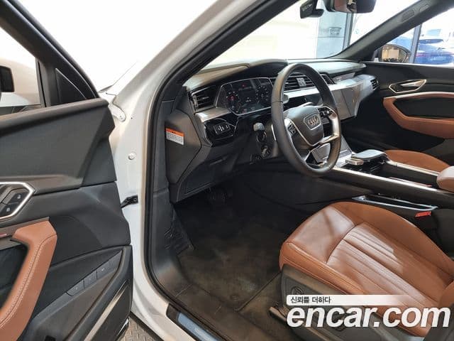 Audi Q8 e-Tron (GE) 55 Quattro Sportback, 2024 16