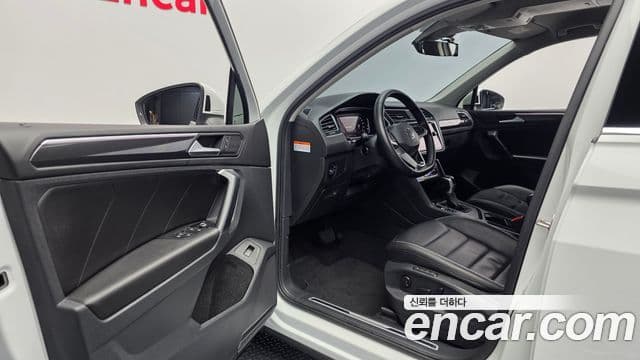 Volkswagen Tiguan 2세대 Premium, 2023 10