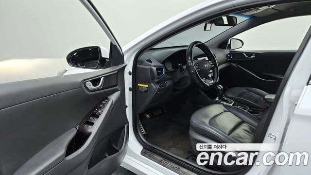 Hyundai Ioniq гибрид, 2016 10