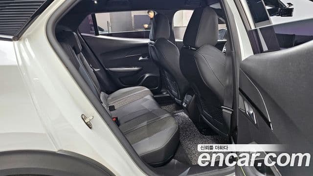 Peugeot 2008 2세대 1.5 BlueHDi GT Line, 2021 12