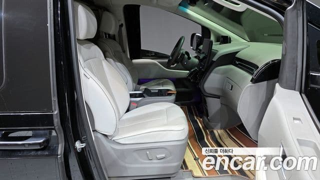Hyundai Staria лимузин, 2023 11