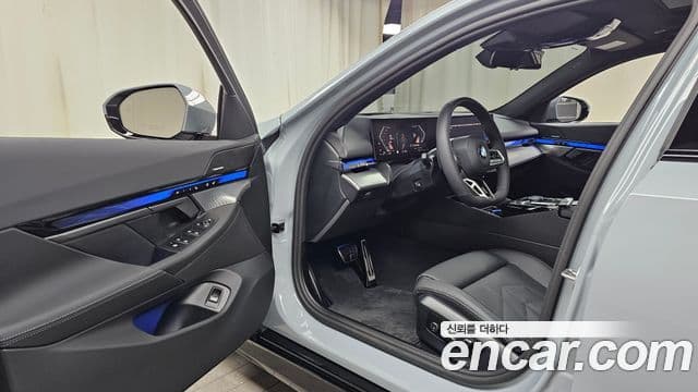 BMW 5시리즈 (G60) 520i M Sport, 2025 10