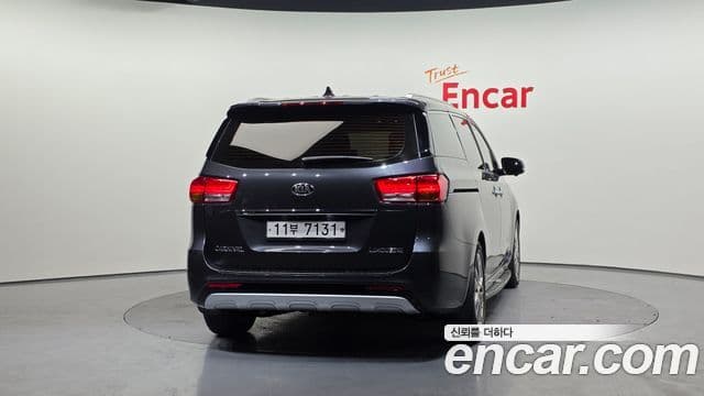Kia All New Carnival VIP, 2016 4