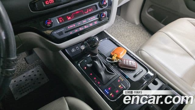 Kia All New Carnival VIP, 2016 9