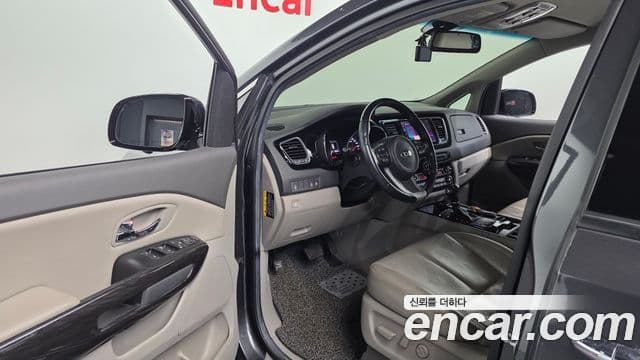 Kia All New Carnival VIP, 2016 10