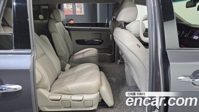 Kia All New Carnival VIP, 2016 12