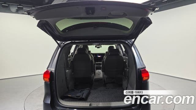 Kia All New Carnival VIP, 2016 20