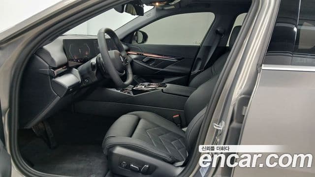 BMW 5시리즈 (G60), 2025 10