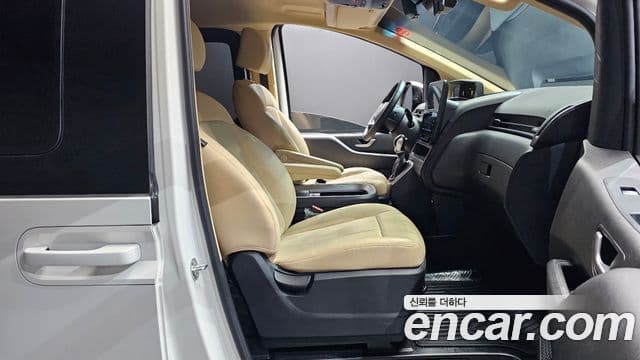 Hyundai Staria Modern, 2025 10