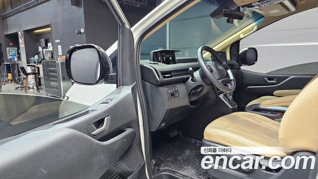 Hyundai Staria Modern, 2025 11