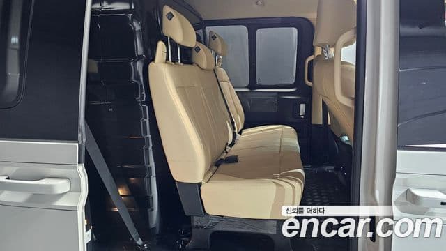 Hyundai Staria Modern, 2025 12