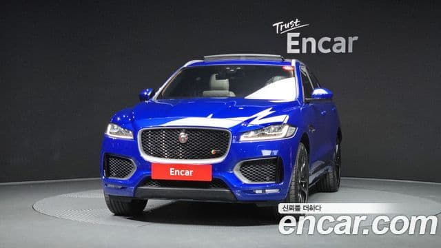 Jaguar F-PACE 30d first Edition, 2017 3
