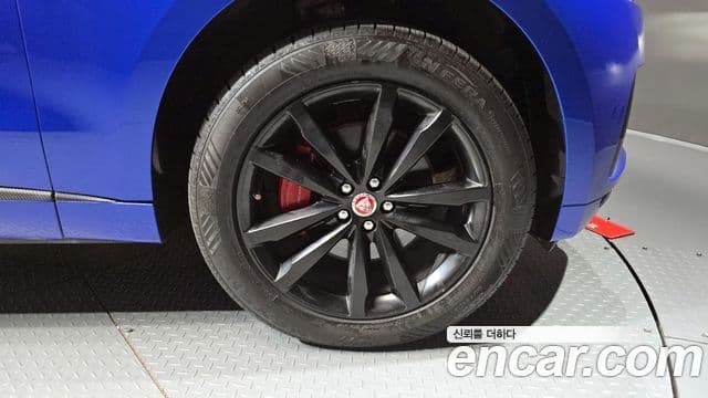 Jaguar F-PACE 30d first Edition, 2017 все фото