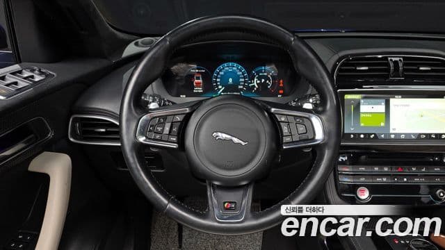 Jaguar F-PACE 30d first Edition, 2017 13