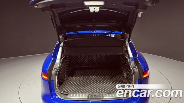 Jaguar F-PACE 30d first Edition, 2017 20