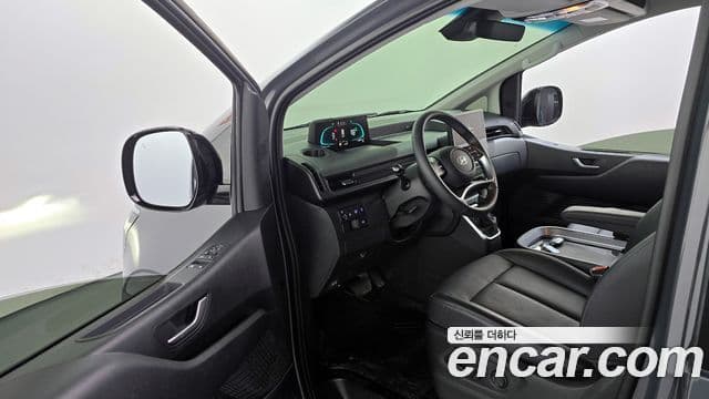 Hyundai Staria Modern, 2025 10