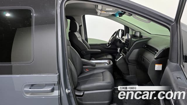Hyundai Staria Modern, 2025 11
