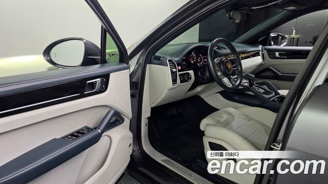 Porsche Cayenne (PO536) 3.0 купе, 2022 10