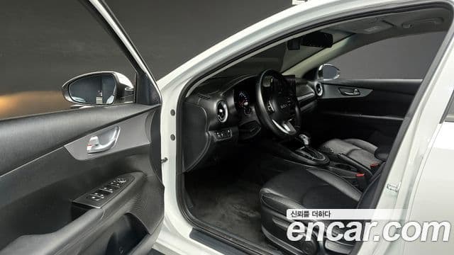 Kia The / новый New K3 2세대 Prestige, 2022 11