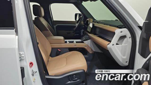 Land Rover Defender (L663) 110 P300 X-Dynamic SE, 2025 3