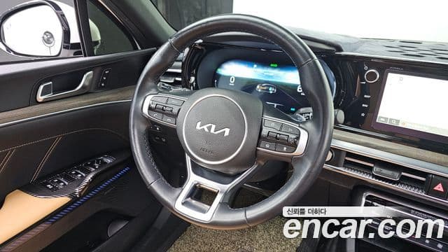 Kia K5 гибрид 3세대 Signature, 2023 13