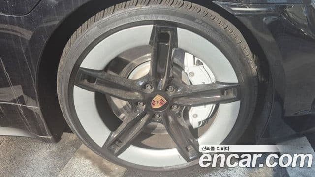 Porsche 타이칸 4S, 2025 9