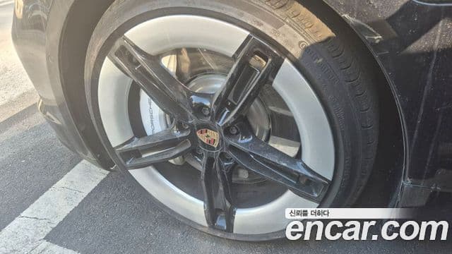 Porsche 타이칸 4S, 2025 10