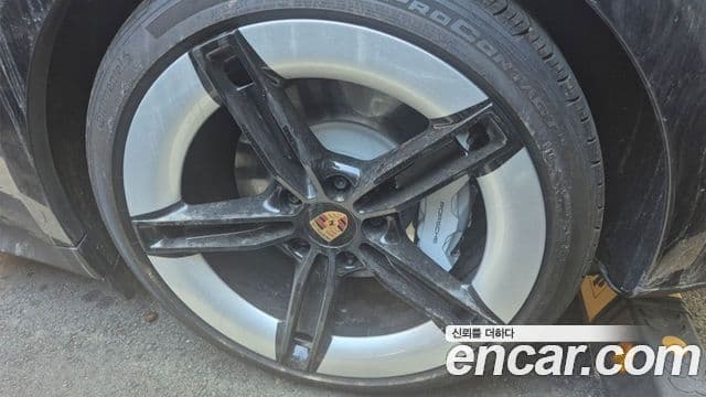 Porsche 타이칸 4S, 2025 11