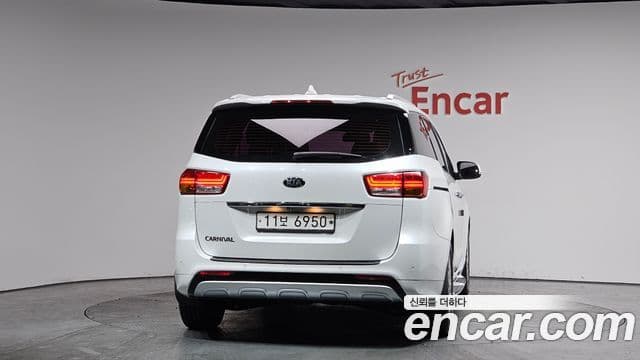 Kia All New Carnival Noblesse, 2016 4