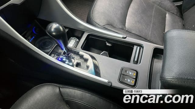 Hyundai YF Sonata LPI Premier(для людей с инвалидностью), 2010 9