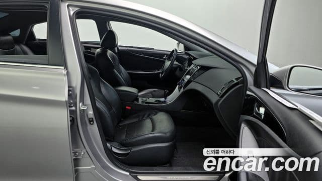 Hyundai YF Sonata LPI Premier(для людей с инвалидностью), 2010 10