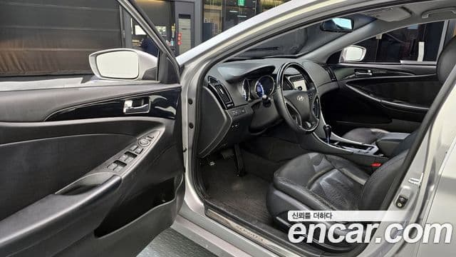 Hyundai YF Sonata LPI Premier(для людей с инвалидностью), 2010 11