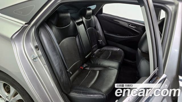 Hyundai YF Sonata LPI Premier(для людей с инвалидностью), 2010 12