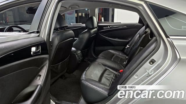 Hyundai YF Sonata LPI Premier(для людей с инвалидностью), 2010 13