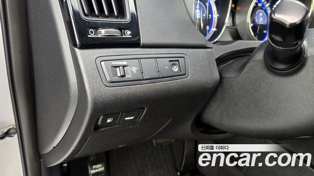 Hyundai YF Sonata LPI Premier(для людей с инвалидностью), 2010 15