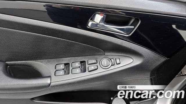 Hyundai YF Sonata LPI Premier(для людей с инвалидностью), 2010 17