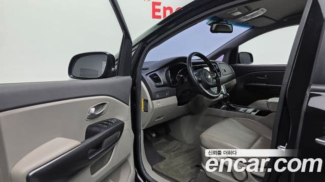 Kia All New Carnival Luxury, 2016 10